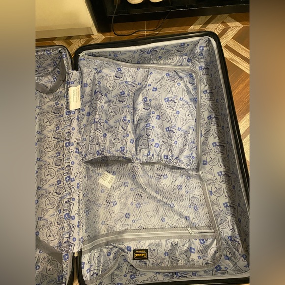 Lucas suitcase 32‘‘. Never used. Bought but couldn’t return it anymore. - Picture 4 of 5